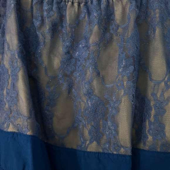 Dress blouse - Picture 2 of 3